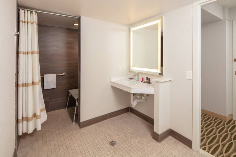 Bathroom 3, Marriott Minneapolis Southwest, Hennepin