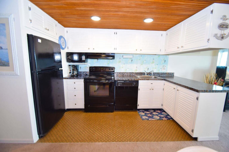 Private kitchen, Beachmark 3F - 1 Bedroom Condo by RedAwning, Worcester