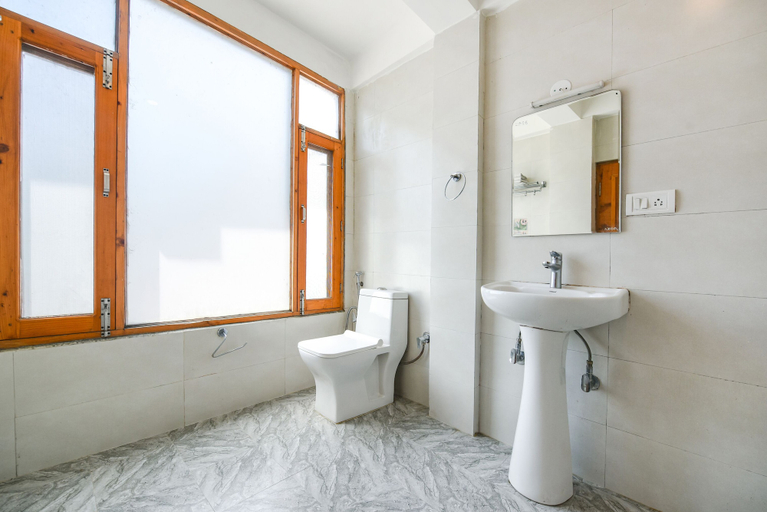 Bathroom 3, Fabhotel Kanchnikoot, Kullu