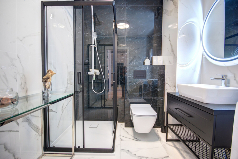 Bathroom 4, HelApart - Belnihel, Puck