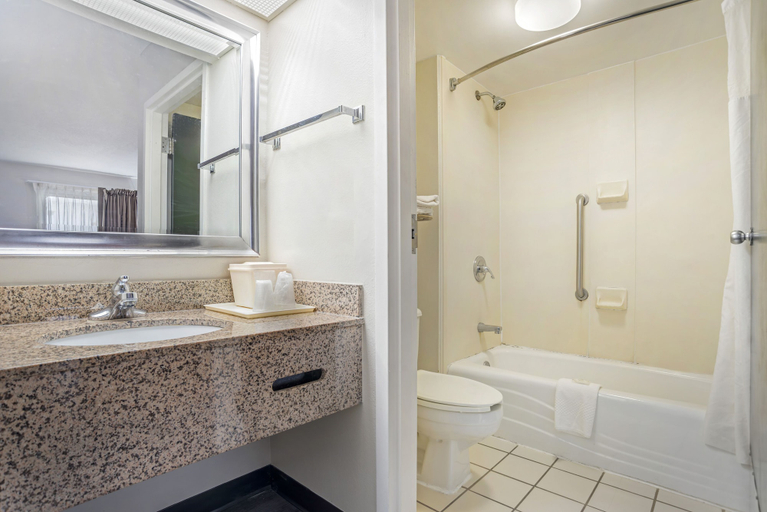Bathroom 4, Quality Inn Foley - Gulf Shores North, Baldwin