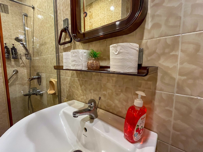 Bathroom 13