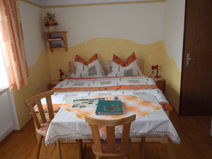 Room 2, Bauernhof Waira, Melk