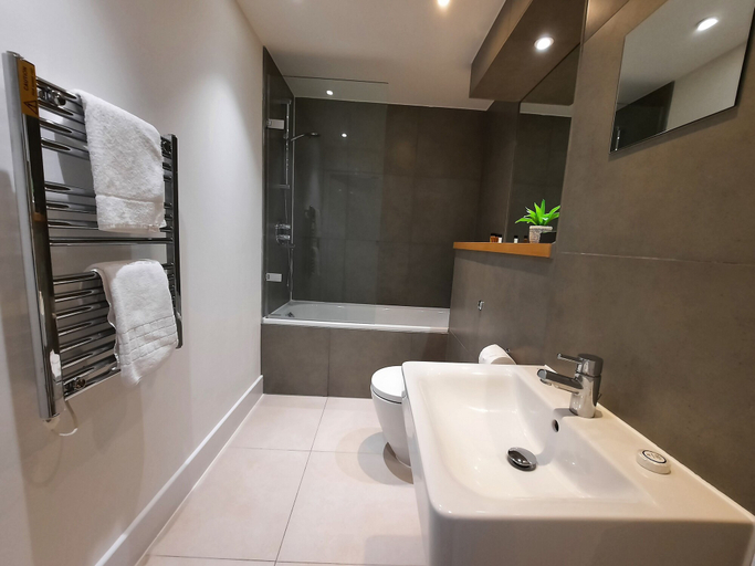 Bathroom 4, Cubo Canary Wharf, London