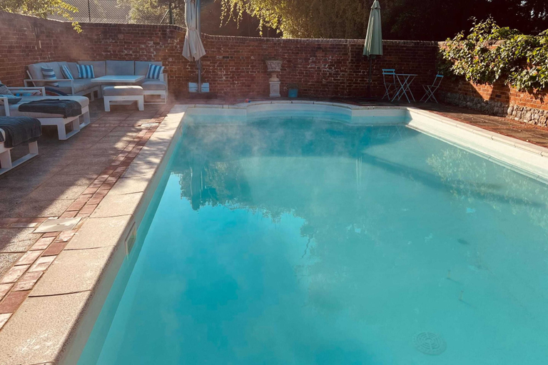 Sport & Beauty 4, Stunning 6-bed Country House With Heated Pool, Kent