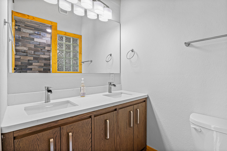 Bathroom 3, Selah, Sevier