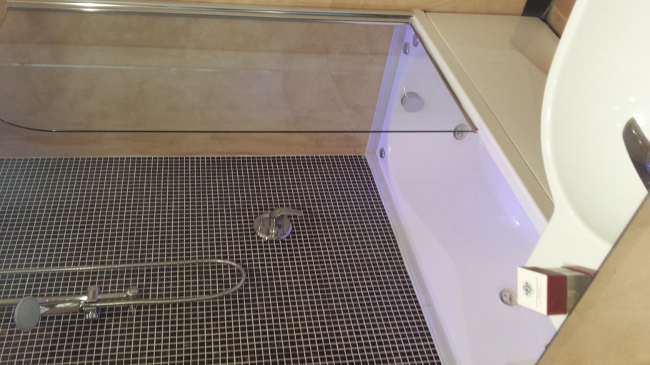Bathroom 5, Palazzo Ferraioli, Salerno