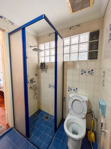 Bathroom 11