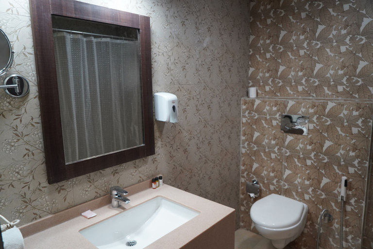 Bathroom 5, Hotel Forest Avenue, Dehradun