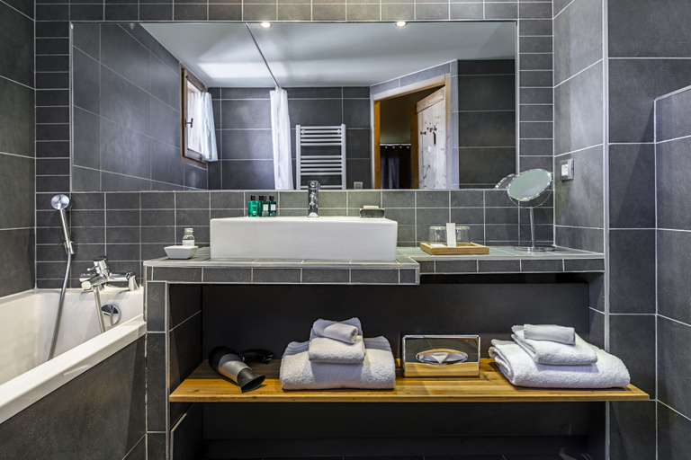 Bathroom 4, Hotel Kaya, Savoie