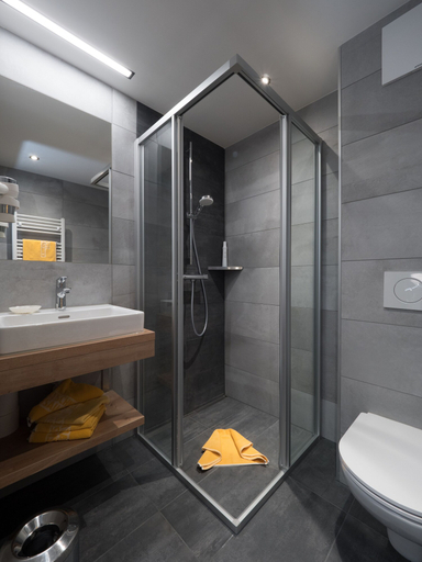 Bathroom 4, Hotel Matschner, Liezen