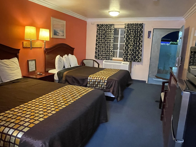 Bedroom 1, Aerospace Inn, Kern