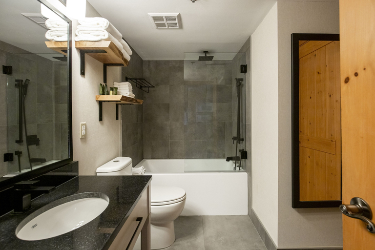Bathroom 3, Le Lodge de la Montagne - Les Suites Tremblant, Les Laurentides