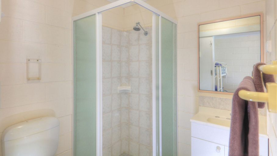 Bathroom 3, Peak Hill Golden Peak Budget Motel, Parkes