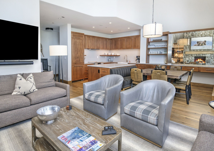 Living area 2, Highlands Westview 300 3 Bedroom Condo by RedAwning, Eagle
