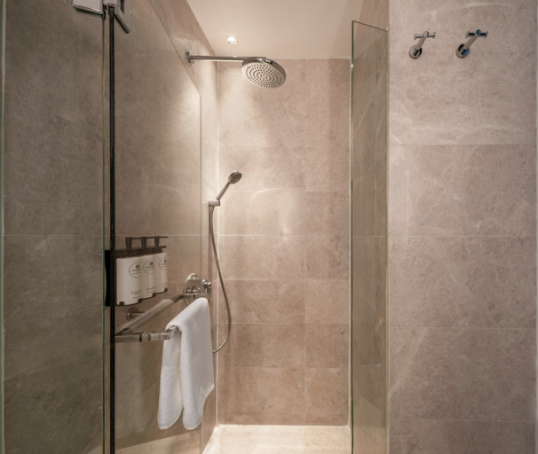 Bathroom 10