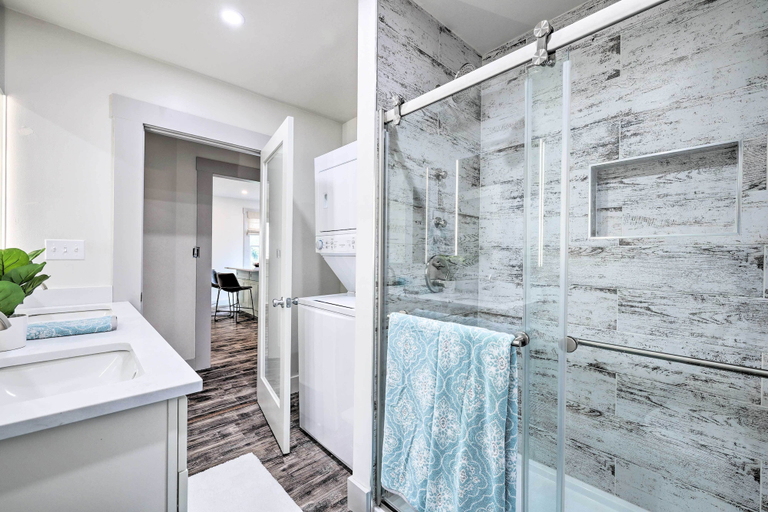 Bathroom, Casablanca Charming and Stylish - Walk to Main, Gillespie