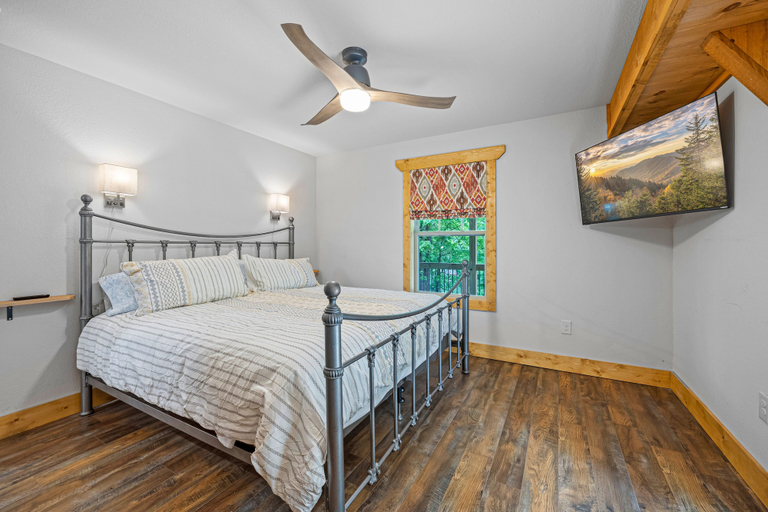 Bedroom 2, Selah, Sevier