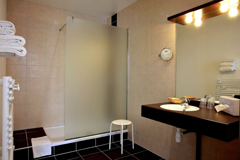 Bathroom 3, Hôtel les Portes de la Vallée, Haut-Rhin