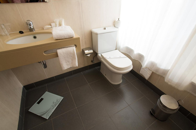 Bathroom 4, Hotel Solaris, Setúbal