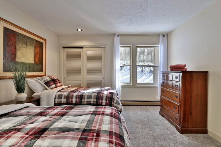 Bedroom 3, Skiers! Fox Hollow 2br/2ba Condo. Across From Pico, Minutes To Killington 2 Bedroom Condo, Rutland