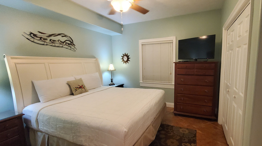 Bedroom 3, Treasure Island 0711, Bay