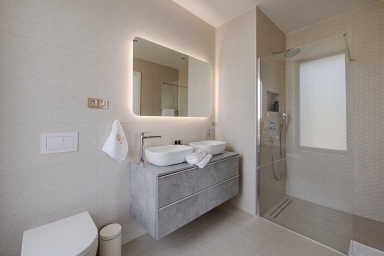 Bathroom 3, The Palms Resort, Tkon