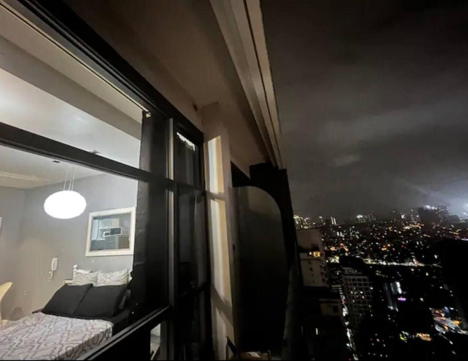 Room 5, The Gramercy Residence Makati Suite Amazing View, Makati City