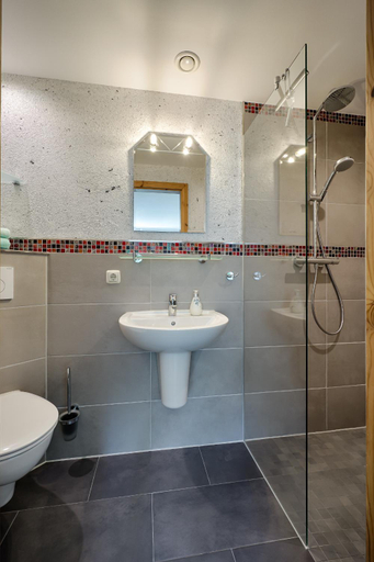 Bathroom 2, Appartementhaus Bergstraße, Vorpommern-Rügen
