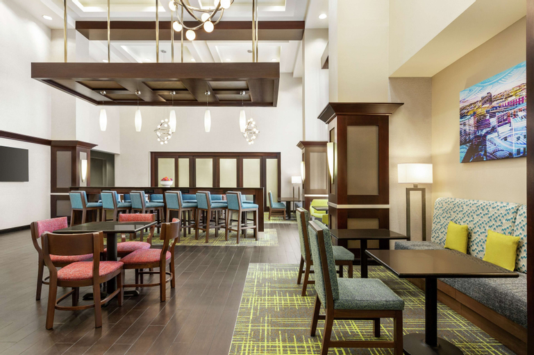 Food & Drinks 5, Hampton Inn & Suites York South, York