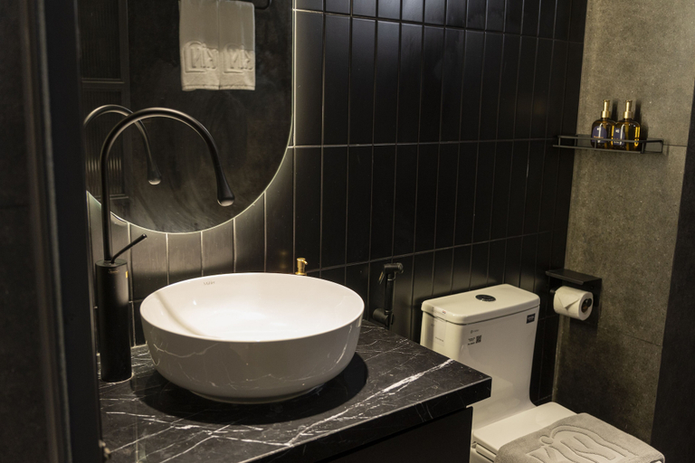 Bathroom 4, Kin Wander Tan Binh, The Mountain, Ho Chi Minh City