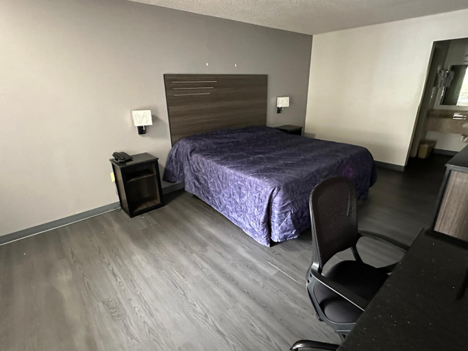 Bedroom 2, ECONOMY INN, Clayton