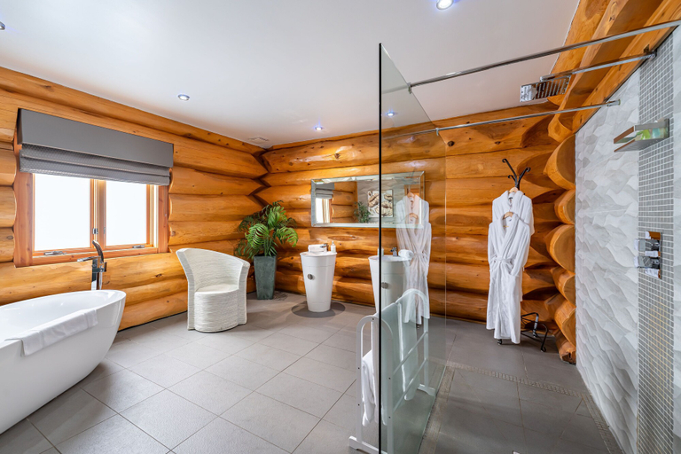 Bathroom 5, The Vu Log Cabins, West Lothian