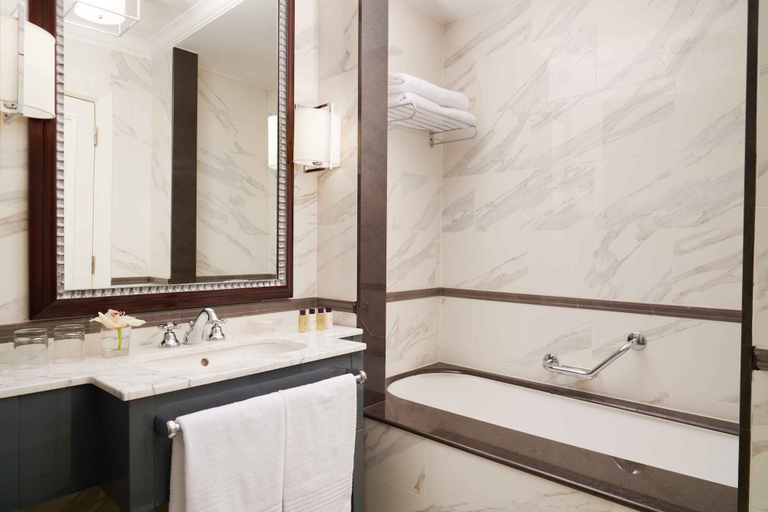 Bathroom 5, Corinthia Budapest, Budapesti