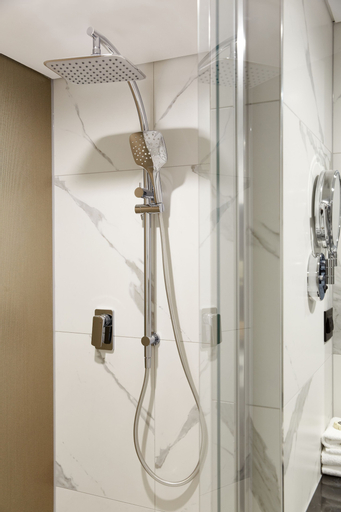 Bathroom 17