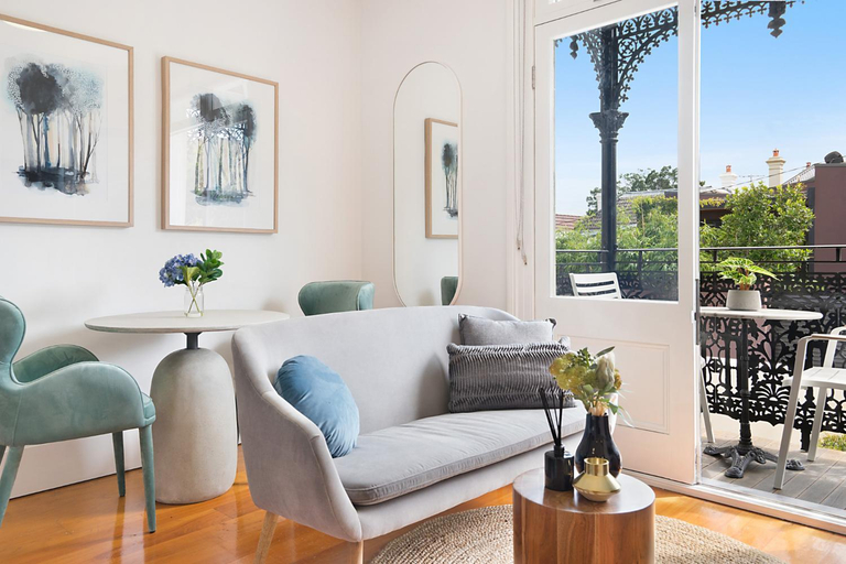 Others 5, Cozy Studio with Balcony in Unbeatable Location, Sydney