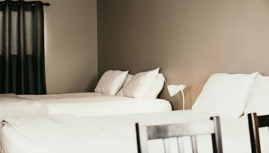 Bedroom 2, Hinton Highway Inn, Division No. 14