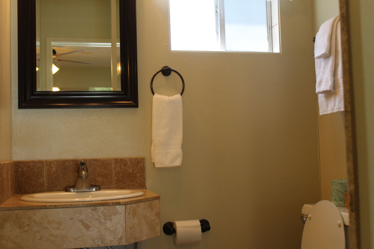 Bathroom 3, El Rancho Motel, Inyo
