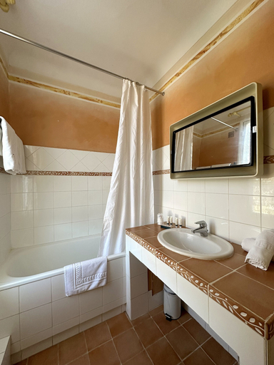 Bathroom 4, Hôtel Miramar, Alpes-Maritimes