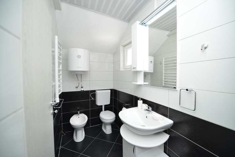 Bathroom, Mystras Apartments