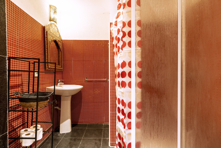 Bathroom 5, Porto Riad Guest House, Porto
