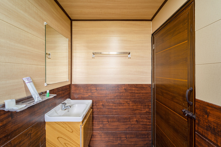 Bathroom 5, Dusk and Dawn Beach Resort, Ramanathapuram