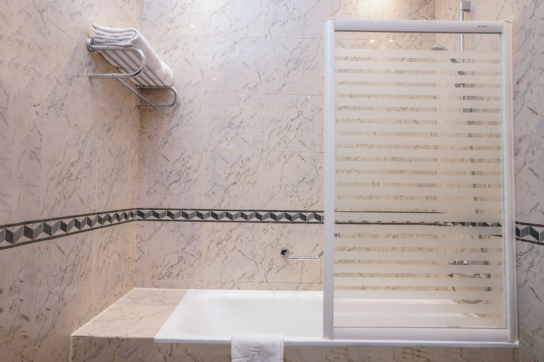 Bathroom 21