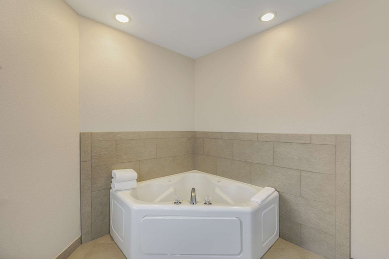 Bathroom 21