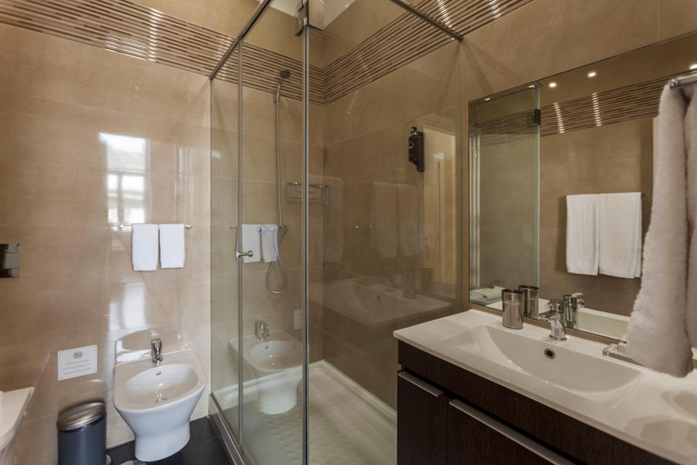 Bathroom 2, BO - Fernandes Tomas, Porto