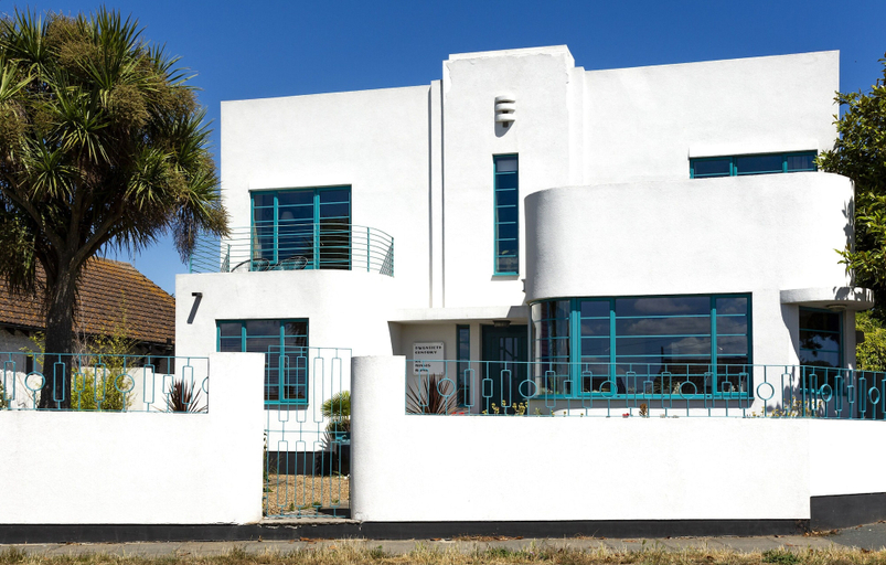 Exterior & Views