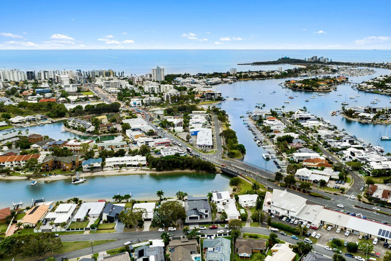 Coorumbong 16 - 5 bedrooms, Maroochy - Mooloolaba