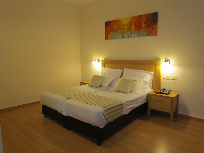 Bedroom 4, Berger Ultra Orthodox Hotel