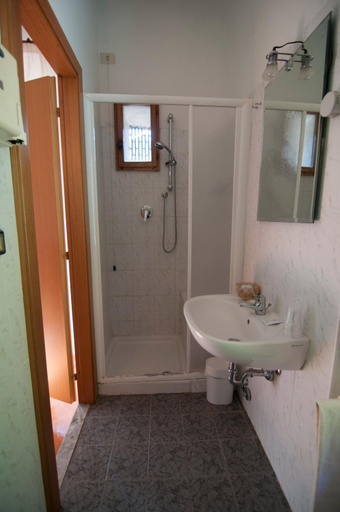 Bathroom 3, Tre Fiumi, Florence