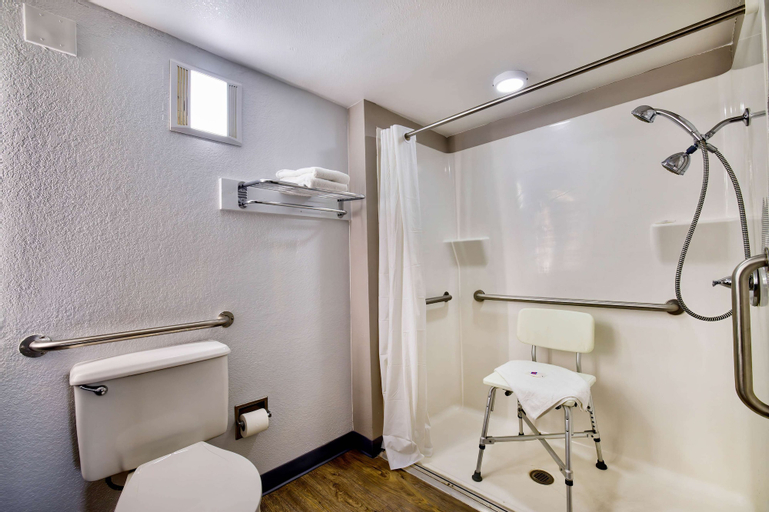 Bathroom 11
